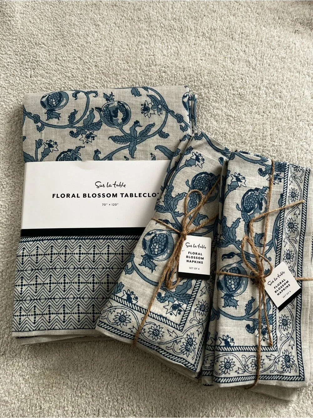 Sur La Table Blue Floral Blossom Tablecloth & Napkin Set - 8